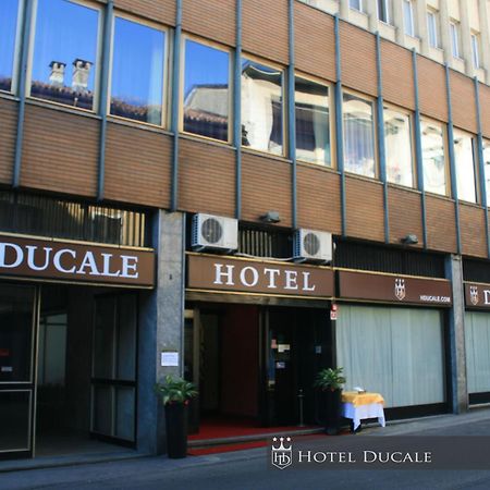 Hotel Ducale ヴィジェーヴァノ エクステリア 写真