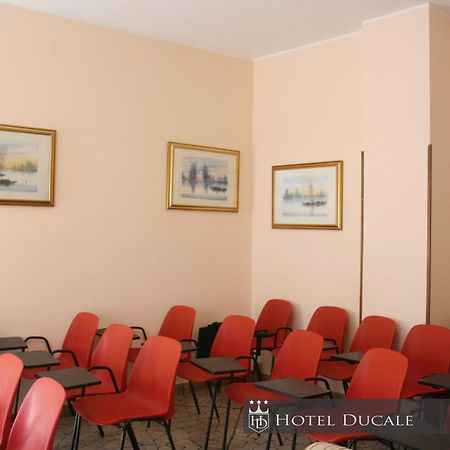 Hotel Ducale ヴィジェーヴァノ エクステリア 写真