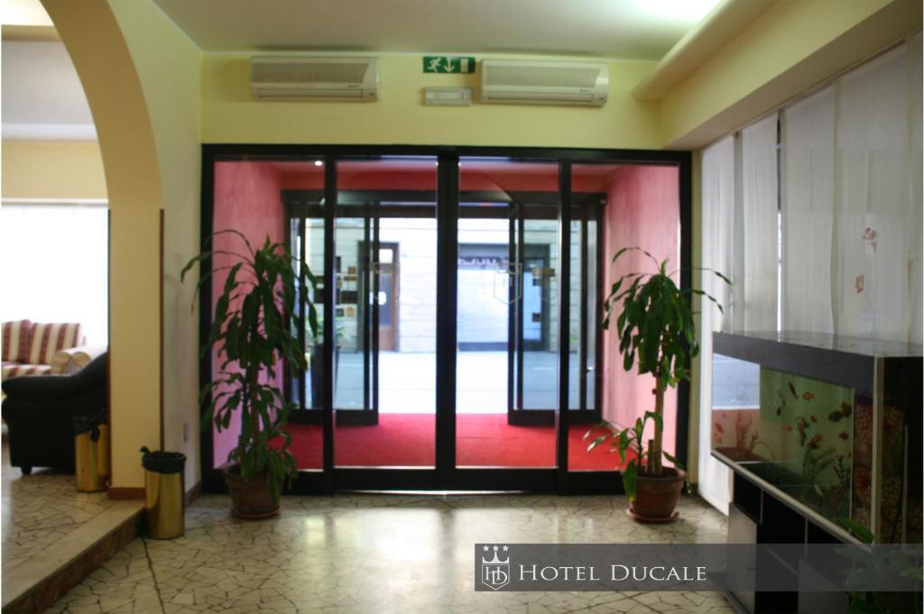 Hotel Ducale ヴィジェーヴァノ 部屋 写真