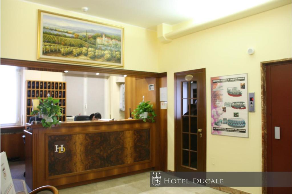 Hotel Ducale ヴィジェーヴァノ 部屋 写真