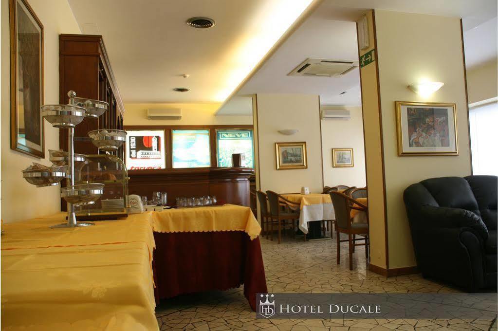 Hotel Ducale ヴィジェーヴァノ エクステリア 写真